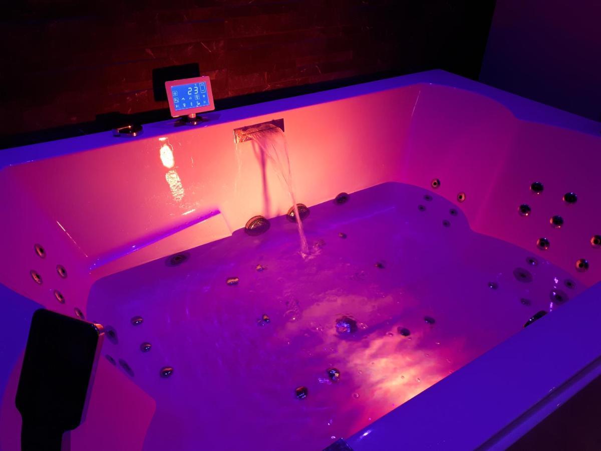 Spa Privatif Love Room, Le Hammam Et Bulles, Chez Nuits Chartraines Chartres Dış mekan fotoğraf