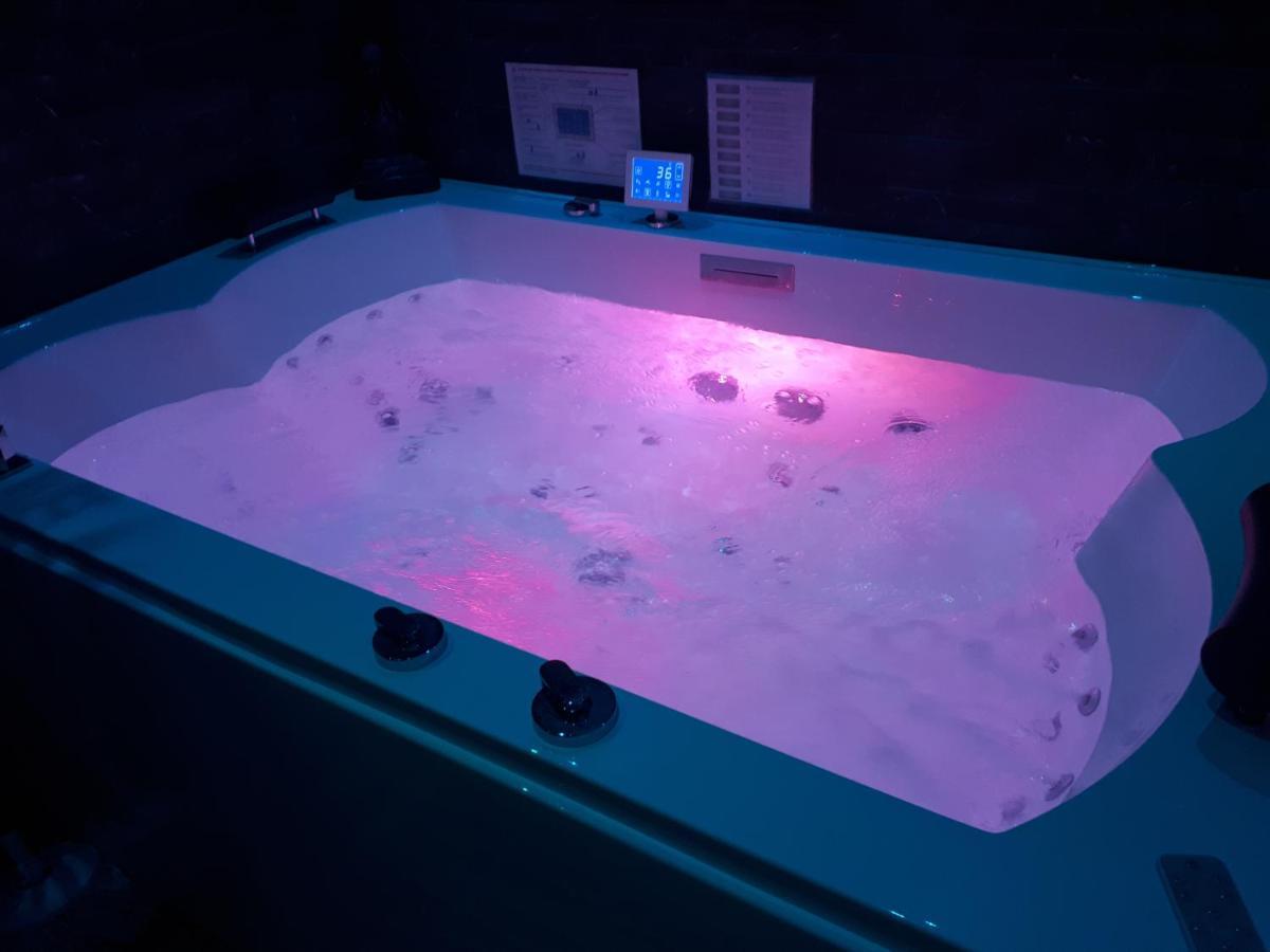 Spa Privatif Love Room, Le Hammam Et Bulles, Chez Nuits Chartraines Chartres Dış mekan fotoğraf